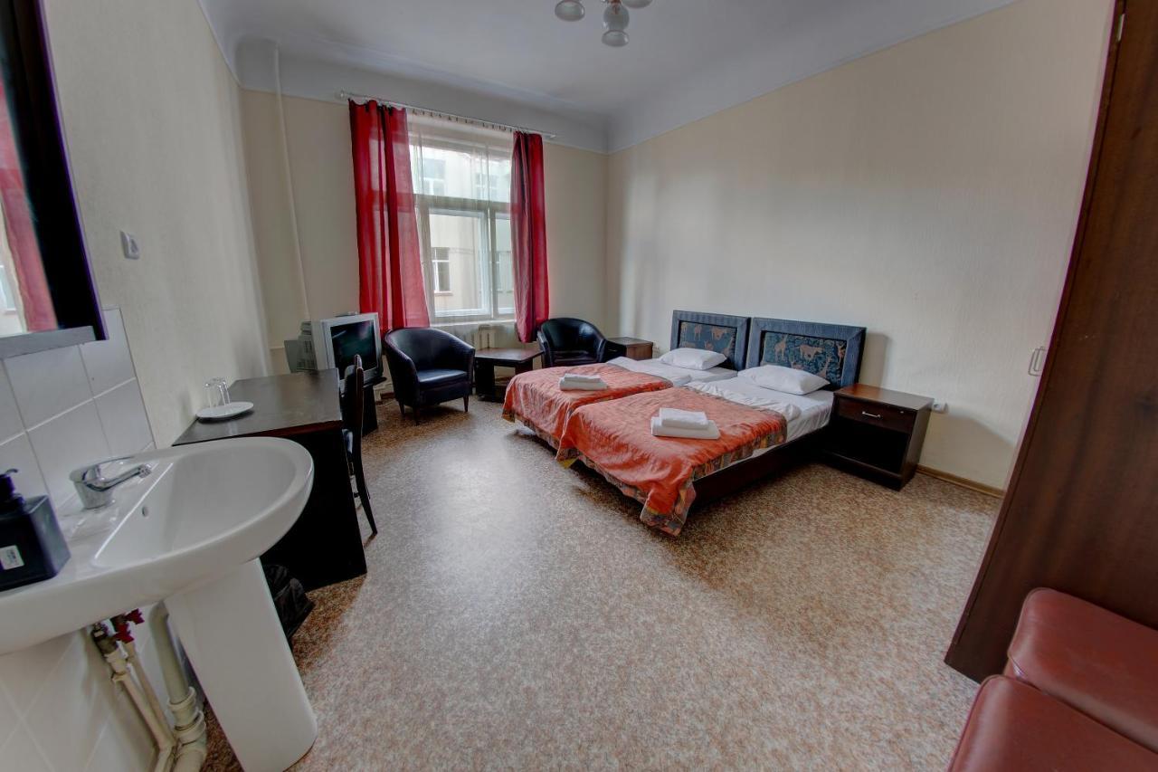 Hostel Viktorija With Private Rooms Riga Luaran gambar