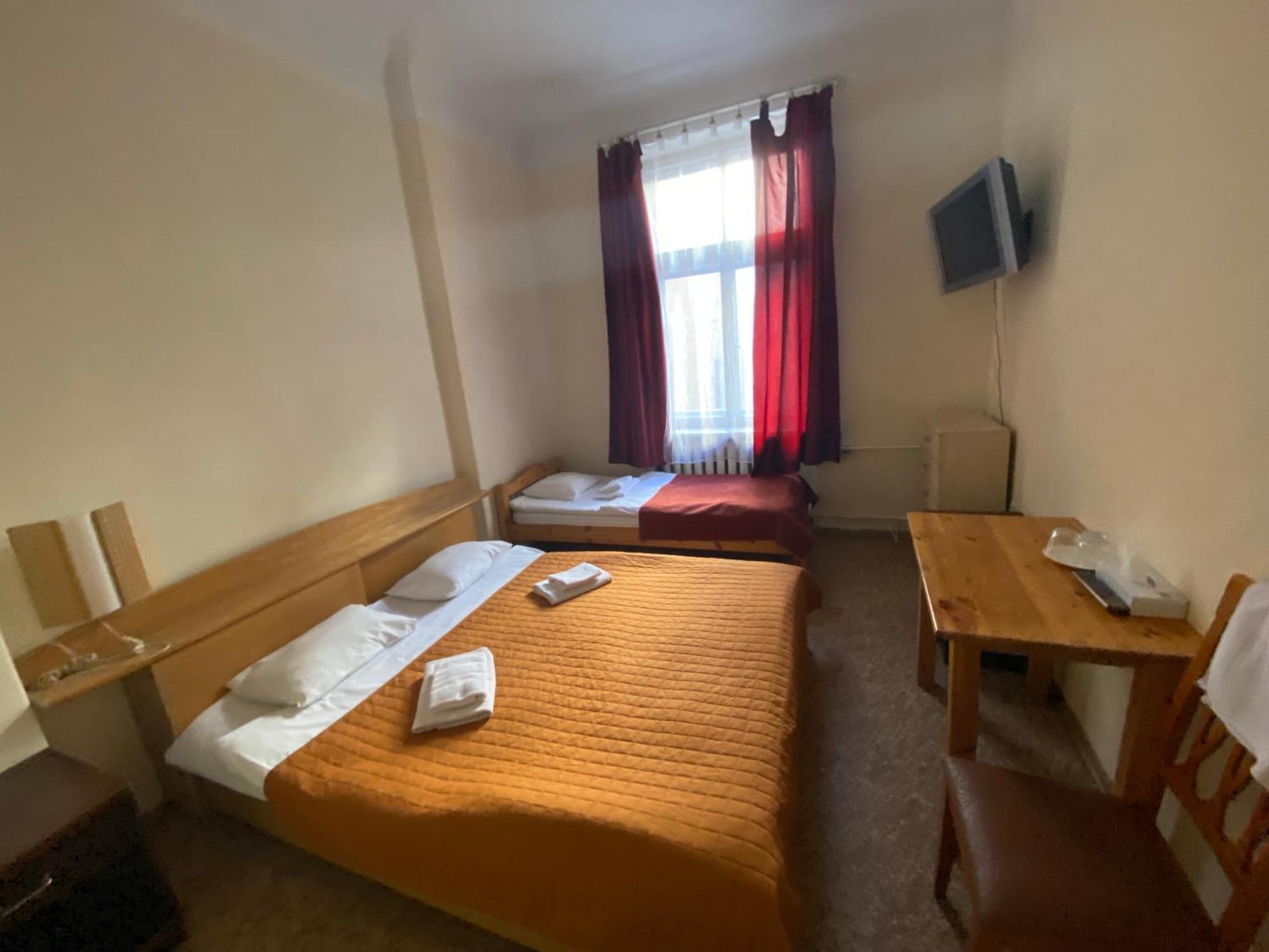 Hostel Viktorija With Private Rooms Riga Luaran gambar