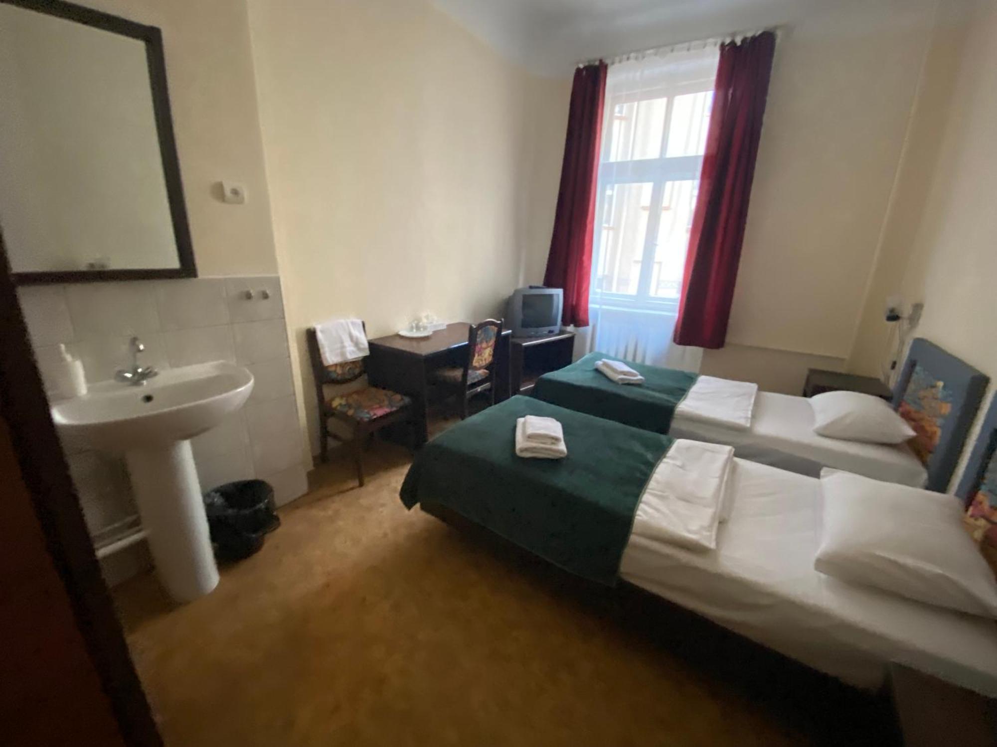 Hostel Viktorija With Private Rooms Riga Luaran gambar