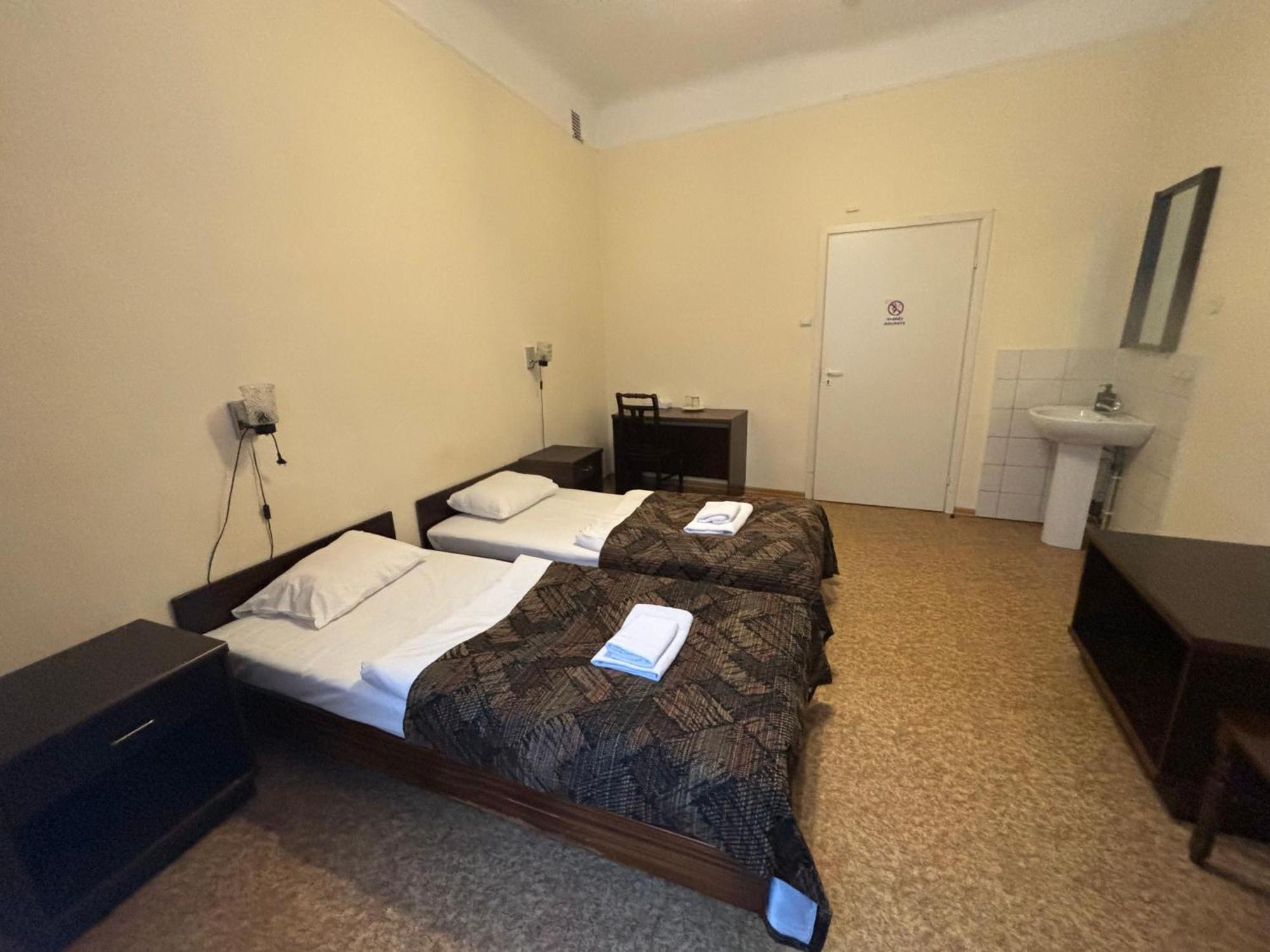 Hostel Viktorija With Private Rooms Riga Luaran gambar