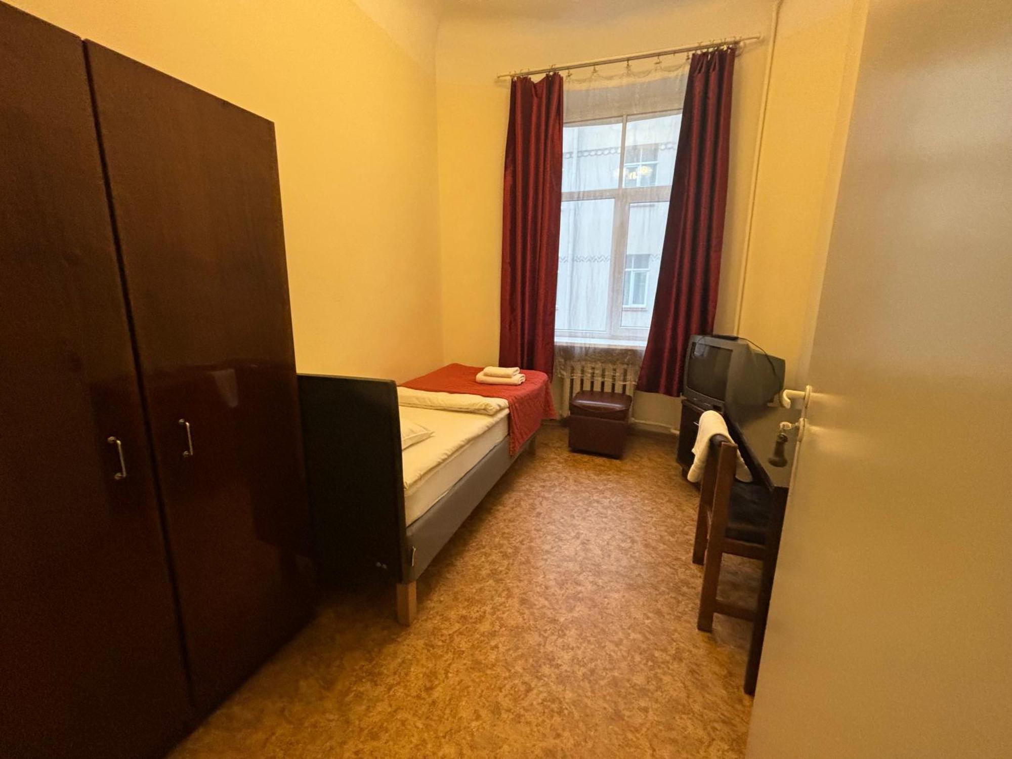 Hostel Viktorija With Private Rooms Riga Luaran gambar