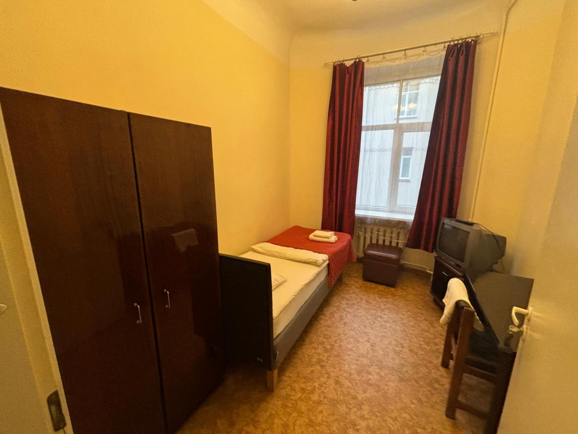 Hostel Viktorija With Private Rooms Riga Luaran gambar