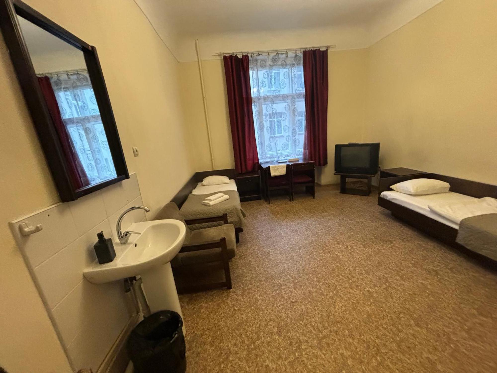 Hostel Viktorija With Private Rooms Riga Luaran gambar