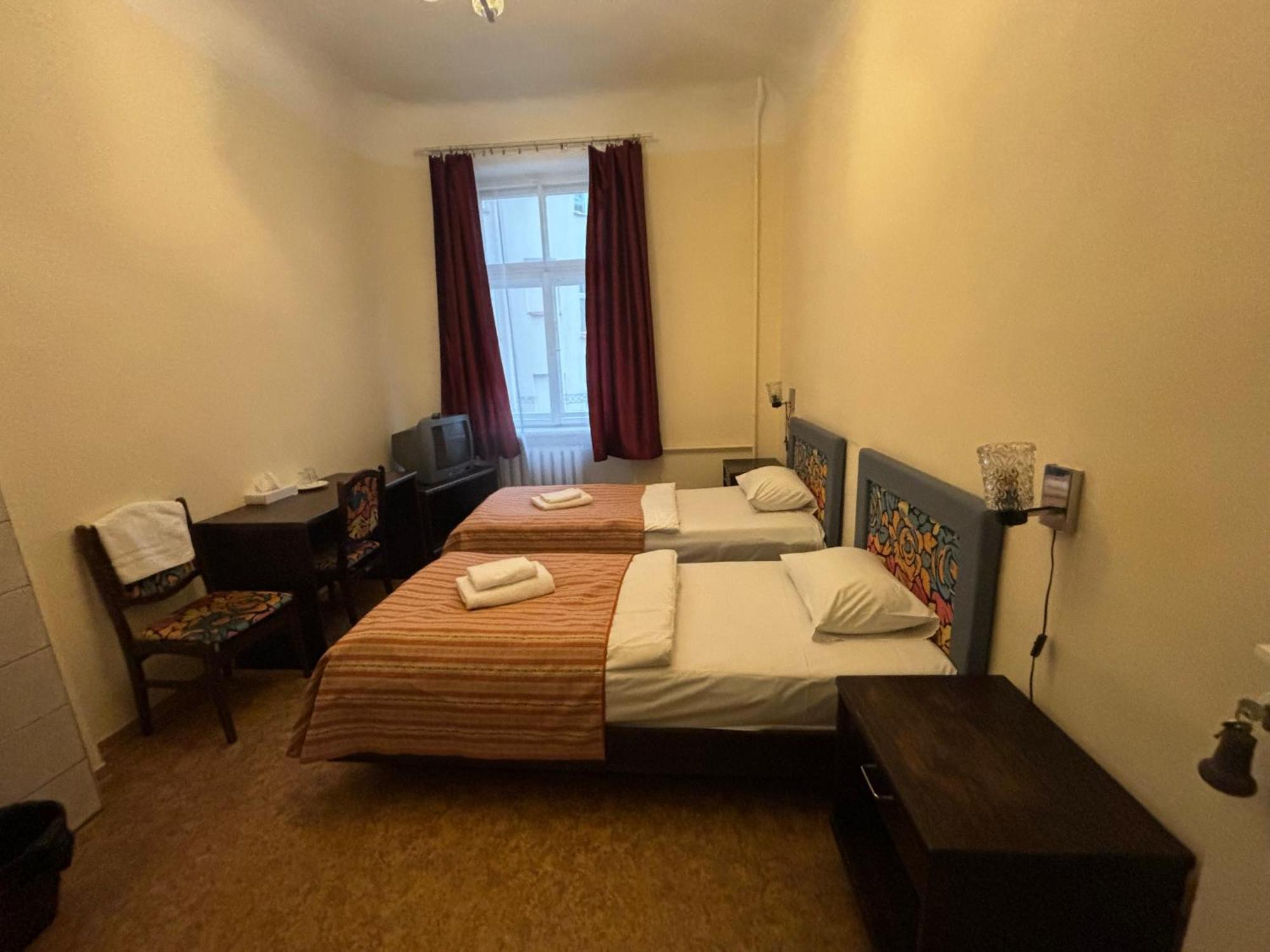 Hostel Viktorija With Private Rooms Riga Luaran gambar