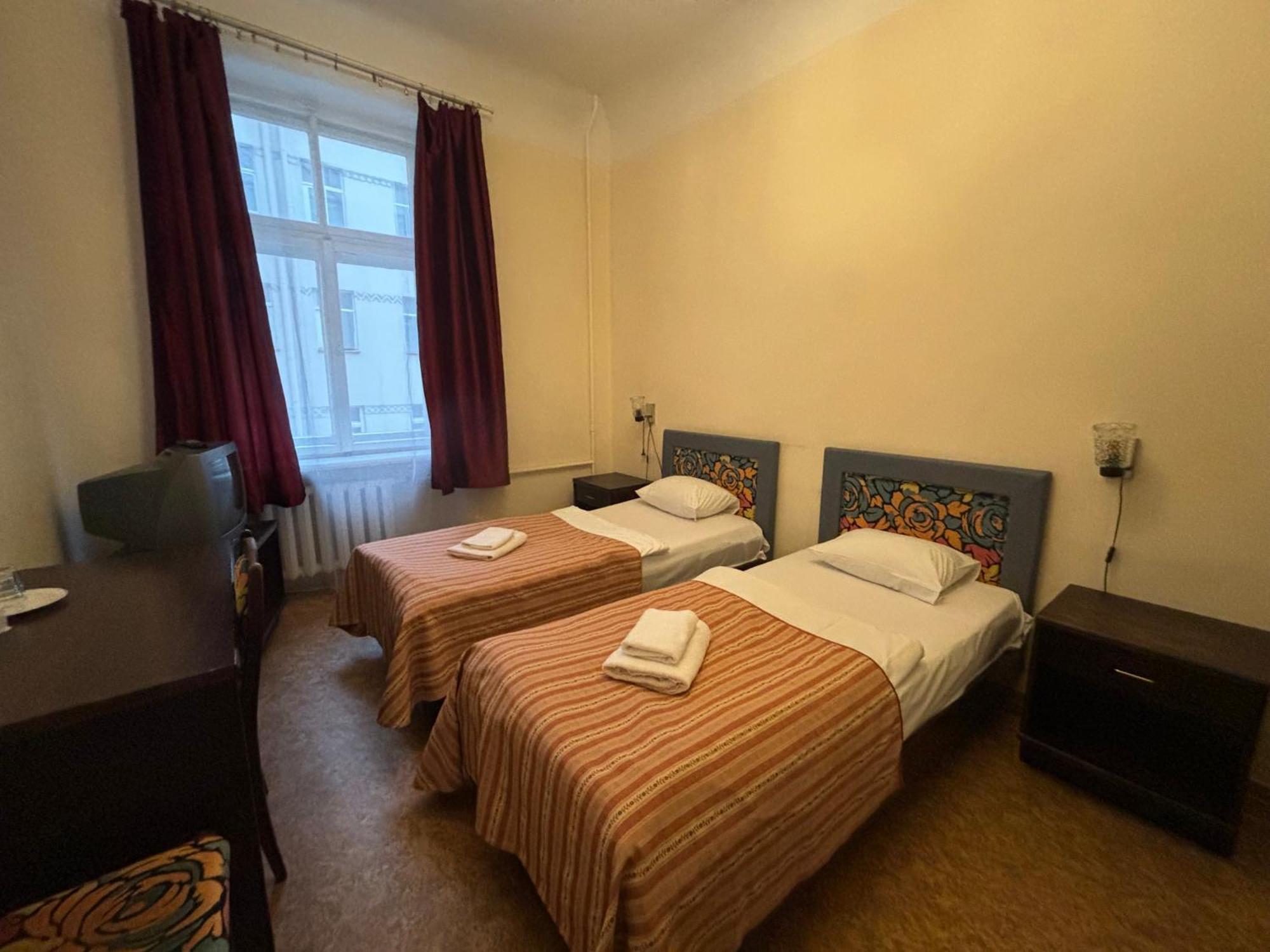 Hostel Viktorija With Private Rooms Riga Luaran gambar