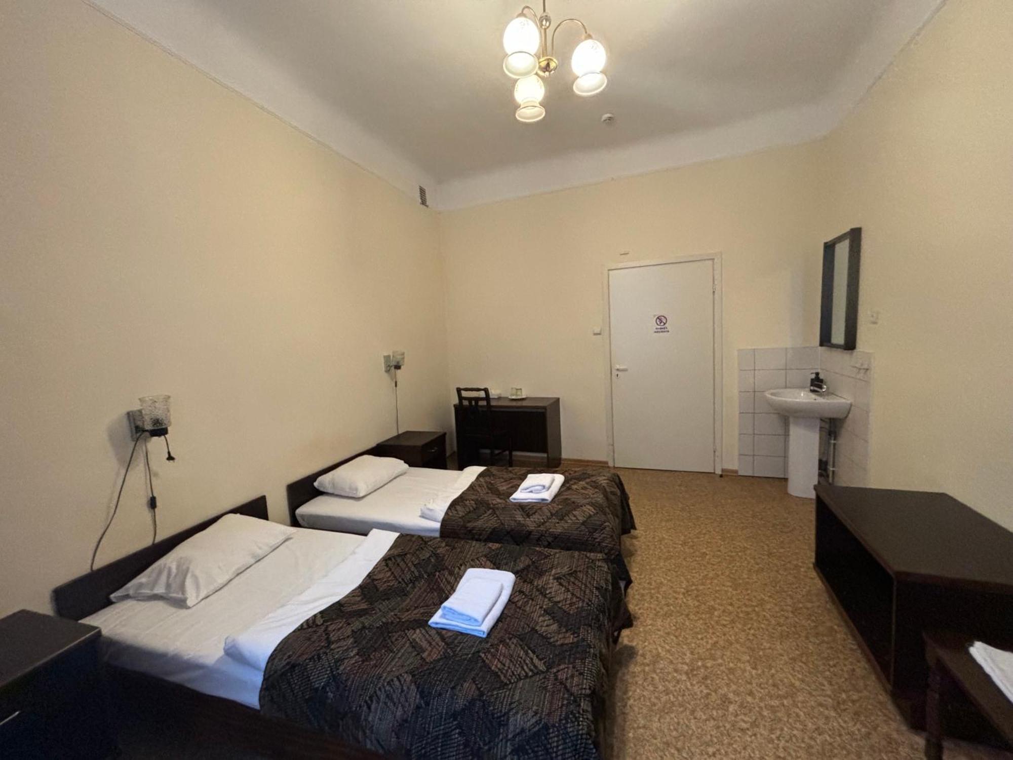 Hostel Viktorija With Private Rooms Riga Luaran gambar